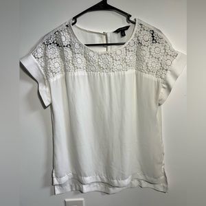 Flower lace detail top.